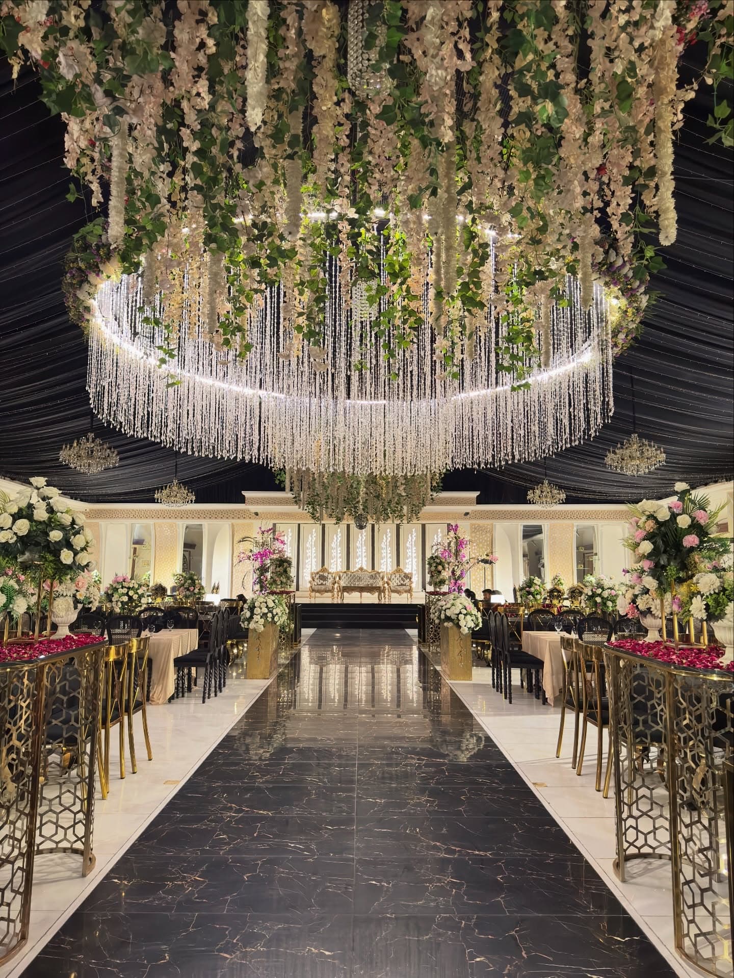 Grand hall at The Horizon with floral chandelier
