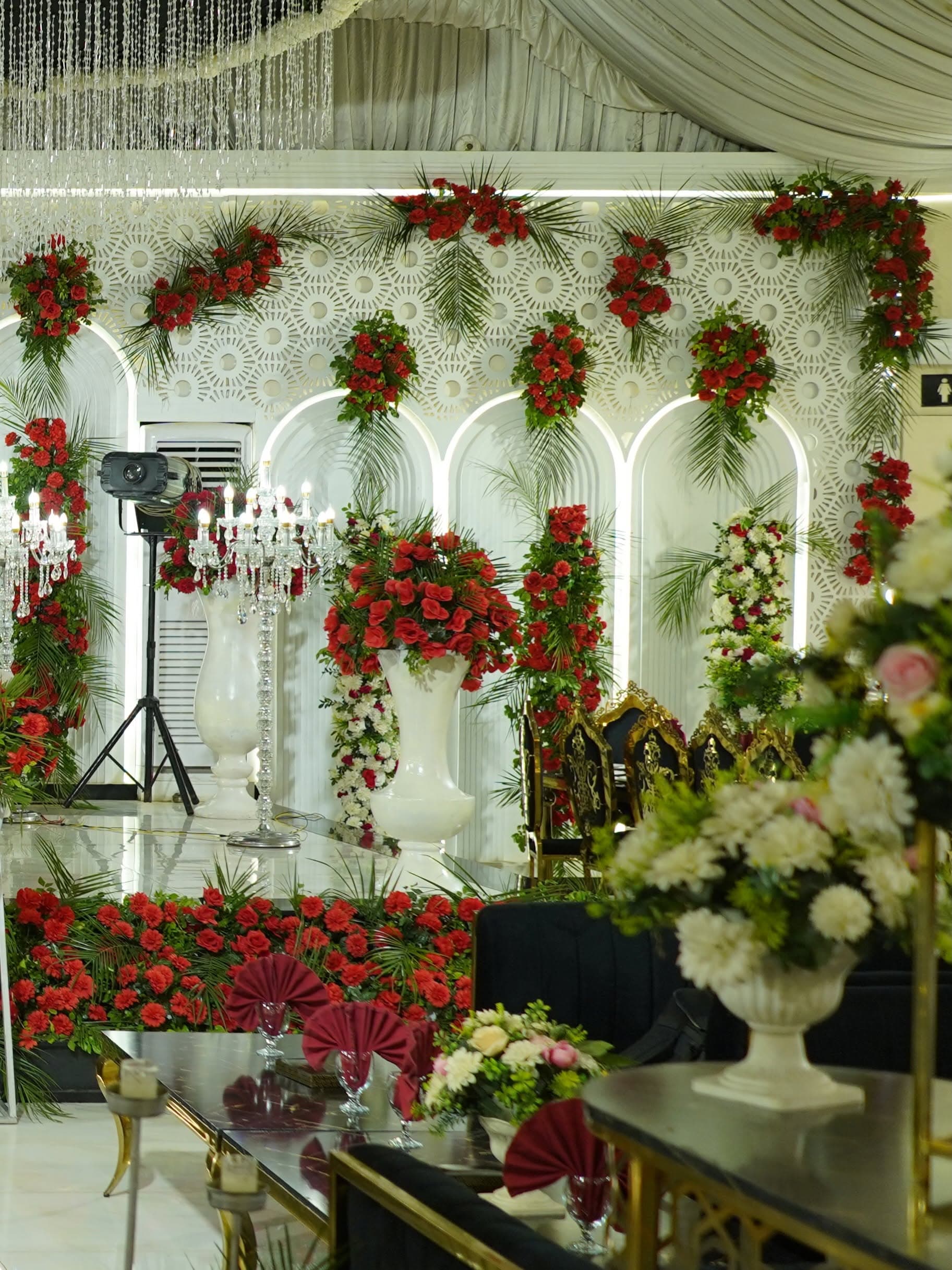 Floral dining setup at The Horizon